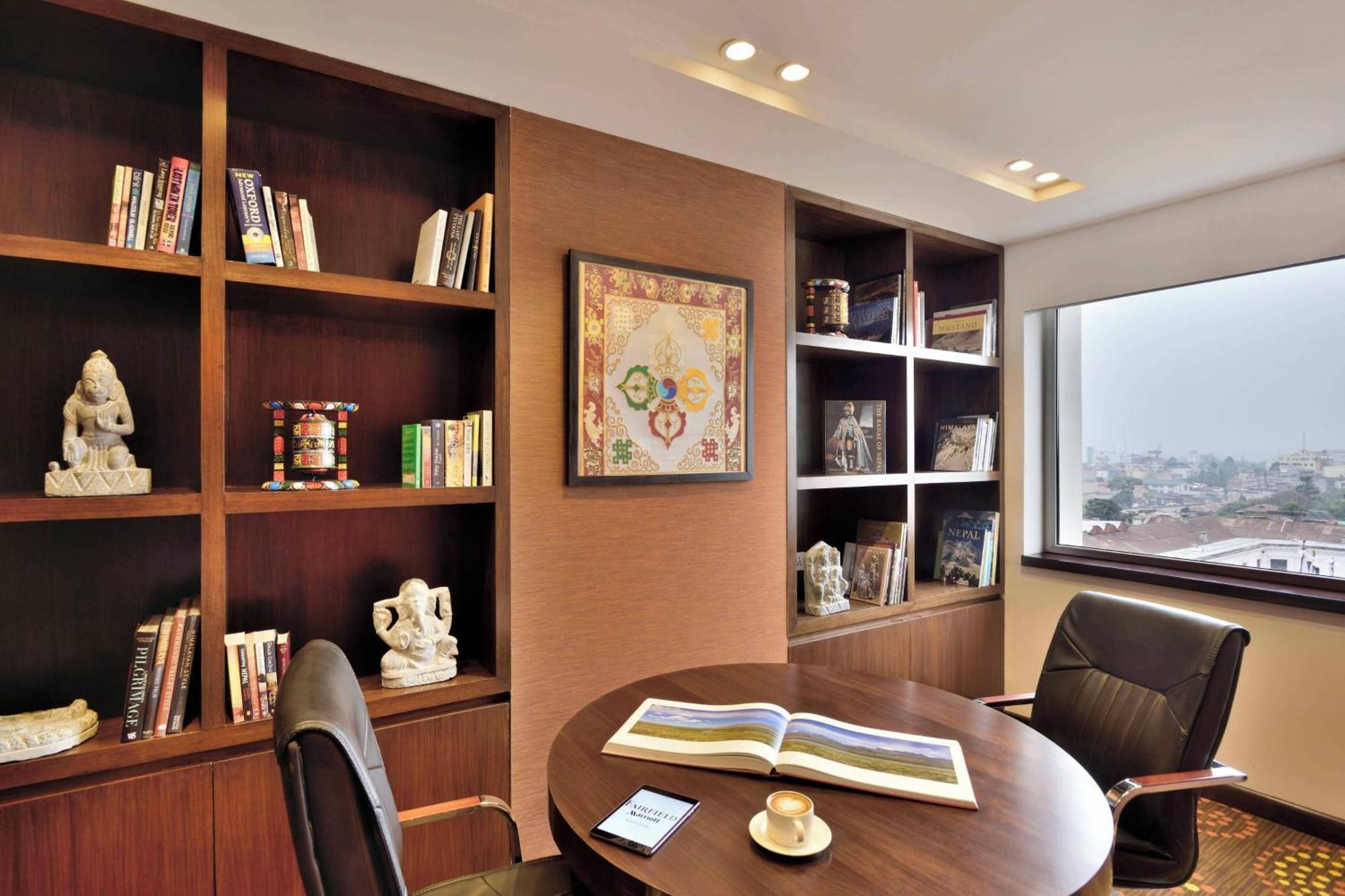 Hotel Fairfield By Marriott Katmandou Extérieur photo