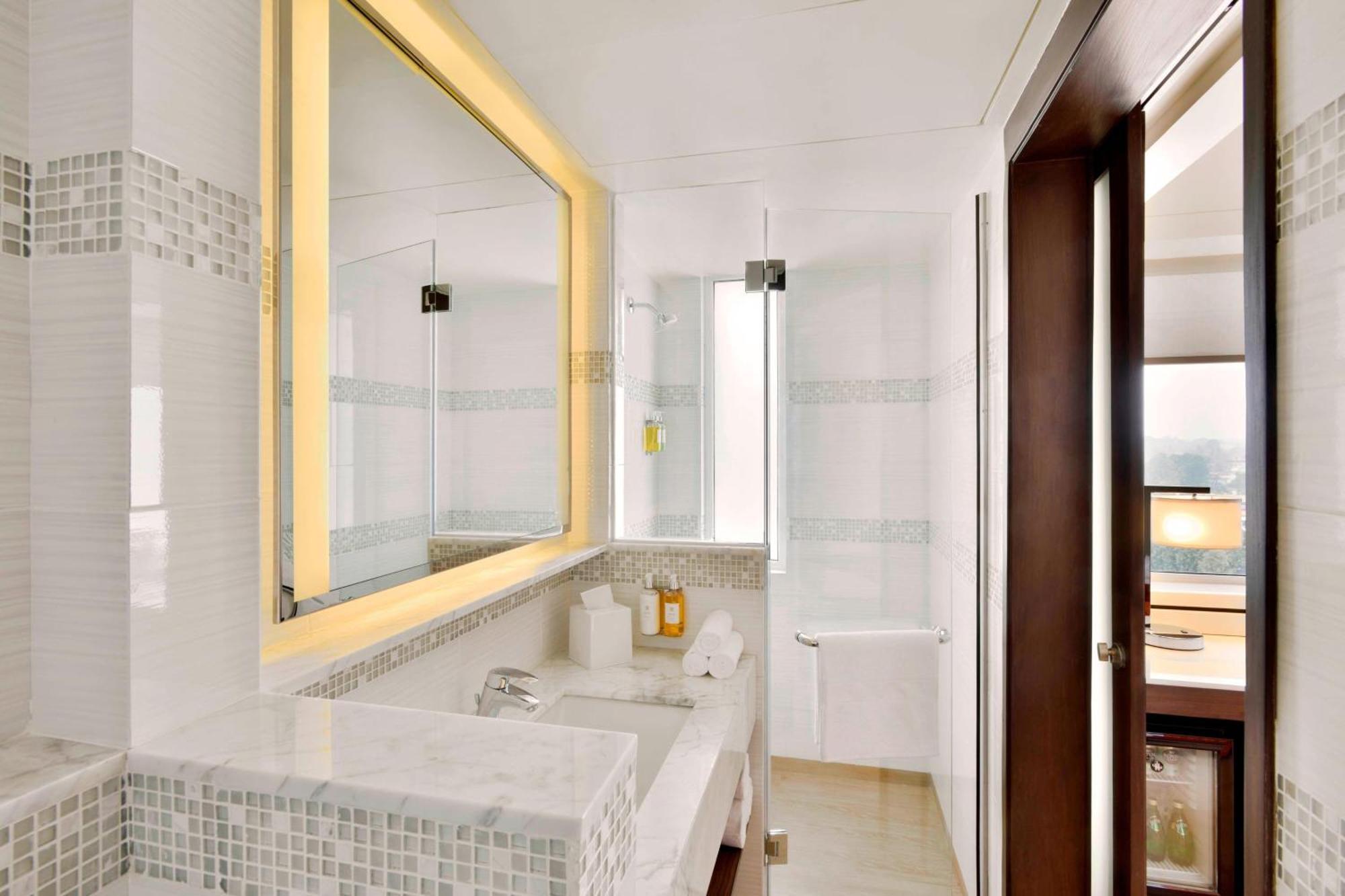 Hotel Fairfield By Marriott Katmandou Extérieur photo