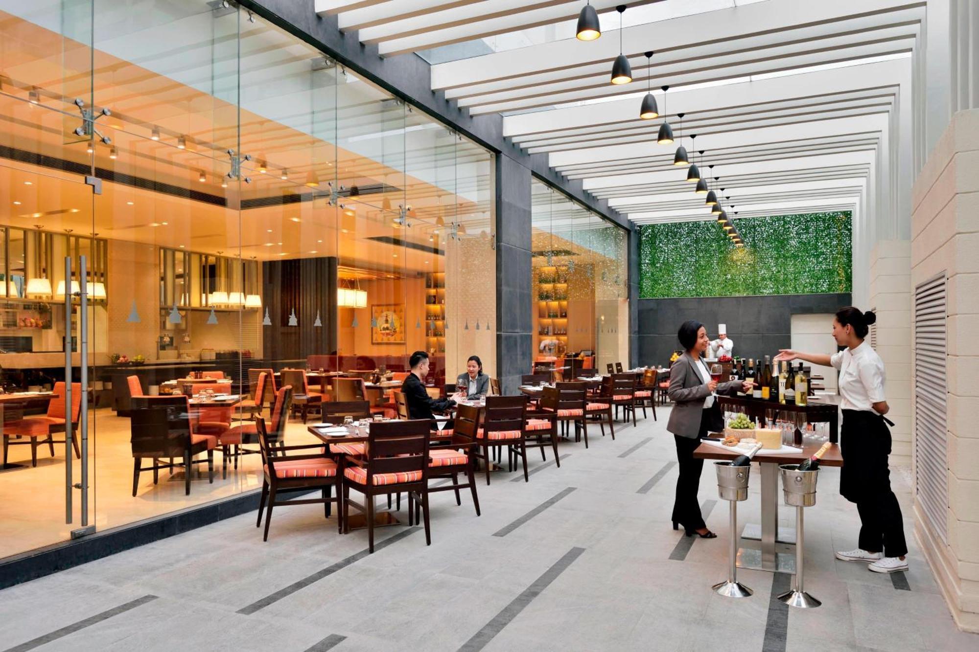 Hotel Fairfield By Marriott Katmandou Extérieur photo