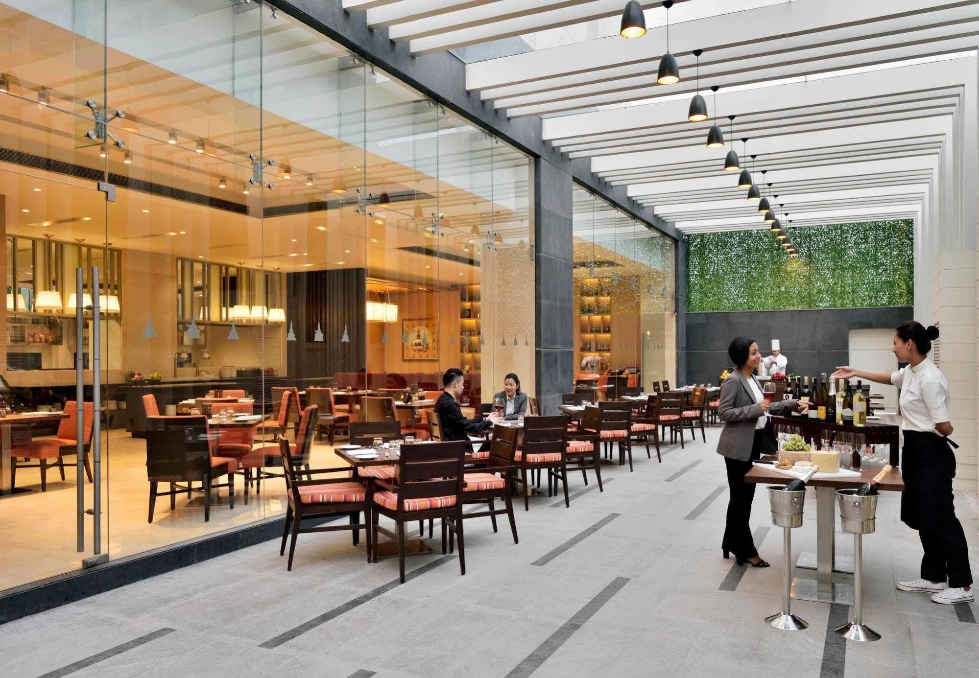 Hotel Fairfield By Marriott Katmandou Extérieur photo